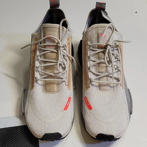 Mens 11.5 Adidas Men's NMD R1 Spectoo 'Speedlines' sneaker. Excellent Cond. - Picture 2 of 9